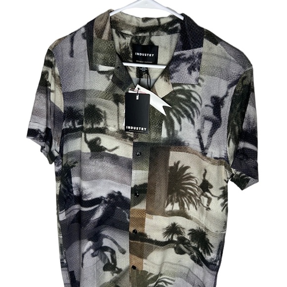 Industry Republic Clothing Watermarked Skatepark Button Up Men’s Size S - Picture 1 of 5